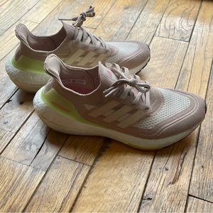 EUC - Women's adidas Ultraboost 21 Shoes - Size 7